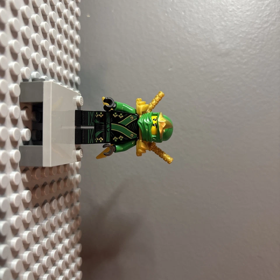 Lego Ninjago Lloyd Minifigura A Batalha Final com Katanas njo070 Ninja Verde - Imagem 1 de 1