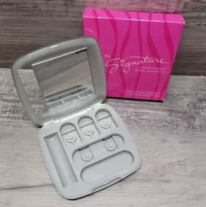 Neu im Karton Mary Kay Signature Custom Compact # 9004 - Bild 1 von 2