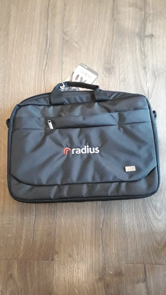 Case Logic Advantage Messenger Bag 15.6"  Black - Image 1 of 1