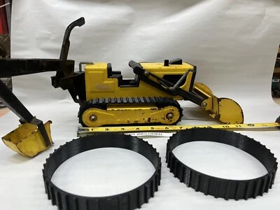 1 pair of tracks to fit Tonka T-6  Bulldozer - Image 1 of 4