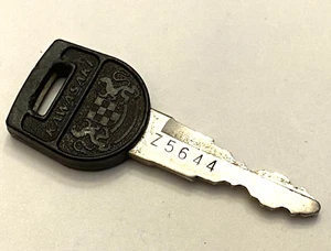 1979-1988 Kawasaki Motorcycles OEM Lions Crest factory pre-cut key code Z5644 - Bild 1 von 1
