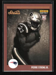 Pierre Strong Jr. 2022 NFL Panini Instant Studio RC #S36 /911 - Bild 1 von 2
