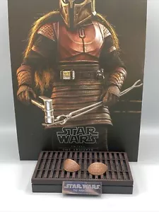 Armadura de hombro Hot Toys Mandalorian Armorer TMS044 solamente - Imagen 1 de 3