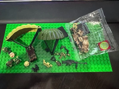 2 Pcs MOC Parachute + 2 Army Minifigures Figures + accessories Blocks / lego - Image 1 of 4