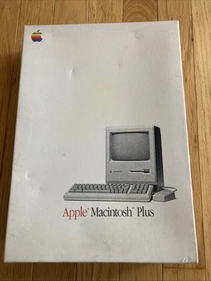 Apple Macintosh Plus Computer Owner's Guide /Utilities/ Multifinder / Disks - Image 1 of 4