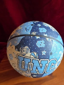 Pallone da basket vintage North Carolina Tar Heels UNC full size 1995 blu Baden - Foto 1 di 7