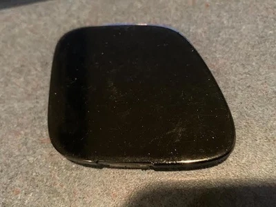 16-18 OEM Chevy Chevrolet Spark parachoques trasero tapa de remolque tapón tapa de ajuste NEGRO Foto 1 de 2