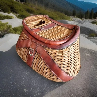 Cesta de trucha creel de pesca de mimbre de colección con adornos de cuero para peces gobernantes británicos de Hong Kong Foto 1 de 4