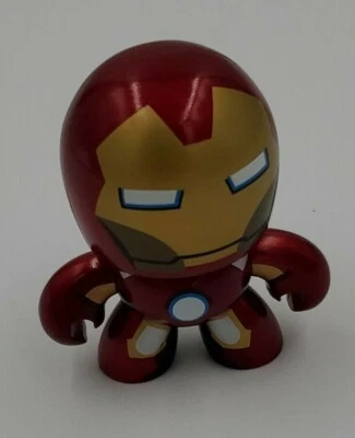 Figura roja Iron Man Mighty Muggs de Marvel Foto 1 de 4