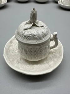 Vintage Mottahedah CREAMWARE ROSEBUD POT DE CREME ITALY White Saucer Cup and Lid - Picture 1 of 7