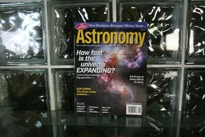 Astronomy Magazine - June 2019 - How Fast is the Universe Expanding - Imagen 1 de 1