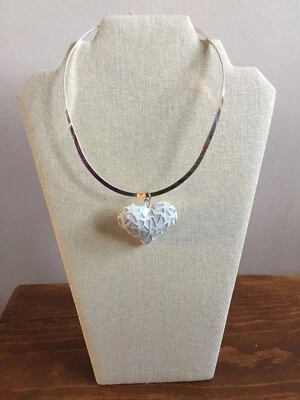 MUJER GARGANTILLA ALAMBRE COLLAR CORAZÓN COLGANTE HECHO A MANO PLATA BLANCO CERÁMICA NUEVO Foto 1 de 4