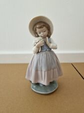 Lladro Nao Daisa 1982 Girl Figurine With Flower Bouquet Retired