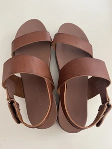 Madden Girl Women's Low Platform Casual Sandals Size 8???? Cognac Tan Leather - Picture 1 of 13