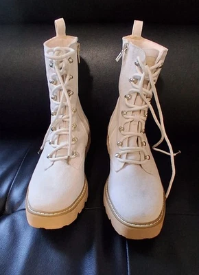 Women's Yellow Box Brand Cowboy Boots Size 9.5 Never Used Beautifull and Unique - Image 1 of 4