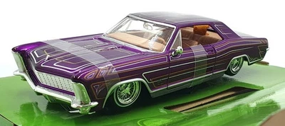 Maisto 1/26 Scale Diecast 32551 - 1965 Buick Riviera - Met. Purple - Image 1 of 4