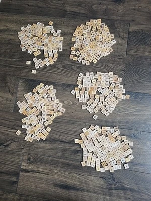 500 Letras A E I O U Madera AUTÉNTICAS Azulejos Scrabble Marrón con Grabado Negro Lote  Foto 1 de 4
