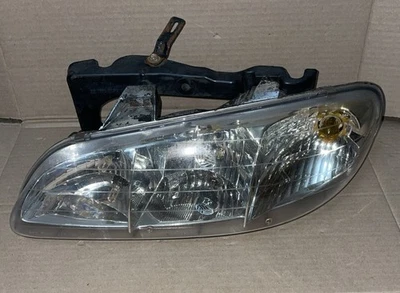 PONTIAC GRAND AM 1996-1997-1998 MONTAJE DE FAROS Y CANASTILLA LADO DEL CONDUCTOR LH Foto 1 de 4