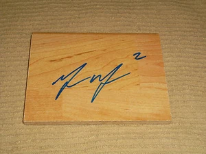 Autógrafo de baloncesto de los Houston Rockets firmado a mano por Marcus Morris con piso firmado a mano - Imagen 1 de 1