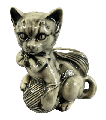 McCoy Figurine Vase Planter Vintage Black Grey Cat With Ball Of Yarn #3026 - Image 1 of 4