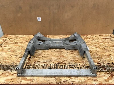 INFINITI M35H M37 M56 Q70 2011-2019 OEM SUBCHASIS DELANTERO CUNA TRAVESAÑO TRACCIÓN TRASERA Foto 1 de 4