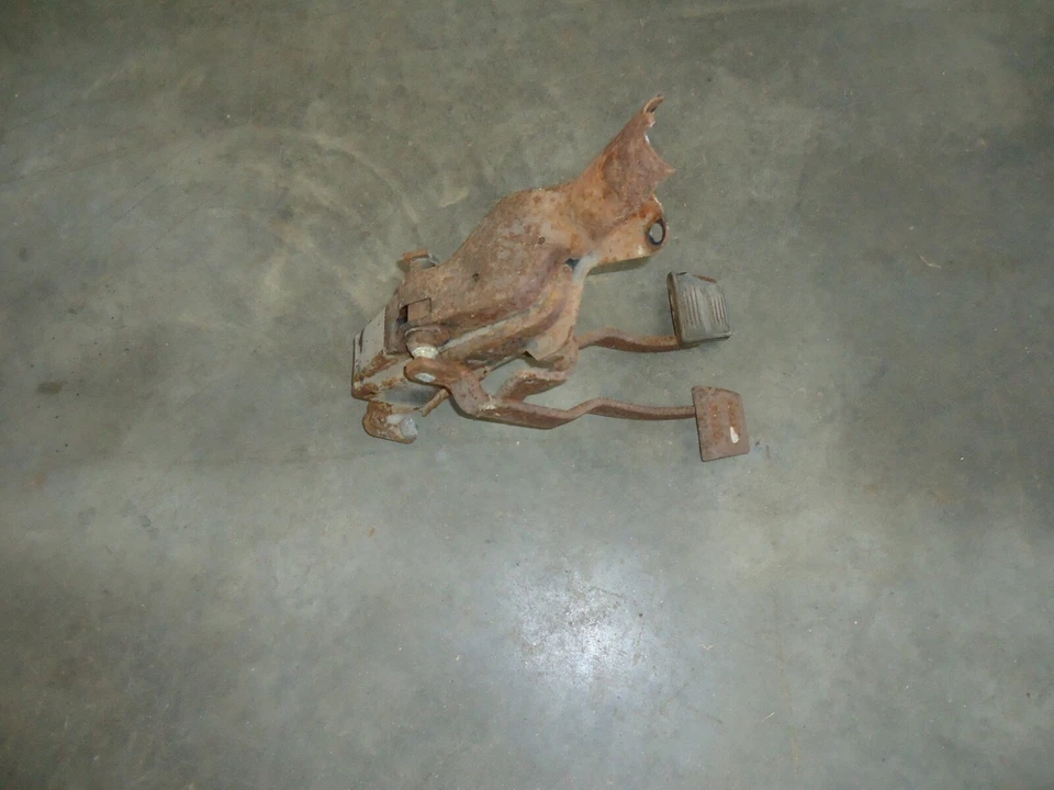 Chevrolet Chevelle 1965 juego de embrague y pedal de freno 65 Malibu SS Foto 1 de 3