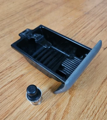 99-02 CHEVY SILVERADO ASH TRAY GRAY GMC SIERRA TRUCK  1999 2000 2001 2002 1500 - Image 1 of 3