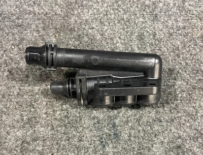 马勒油冷却器恒温器 - 至 5 82 / 70807754 - 适用于宝马 745i、750i 及更多 — 第 1/4 张图片