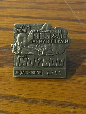 Indy 500 2025 insignia de plata, programa, cordón Foto 1 de 3