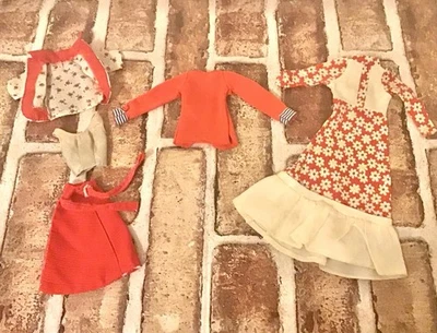 Lote de roupas de boneca roupas vintage sortidas década de 1970 serve para Barbie e outras bonecas de 11 pol. - Imagem 1 de 4