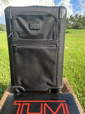 Tumi Alpha 2 Black Expandable 4 Wheeled Spinner Carry-On - $895 EUC Hardly Used2 - Image 1 of 4