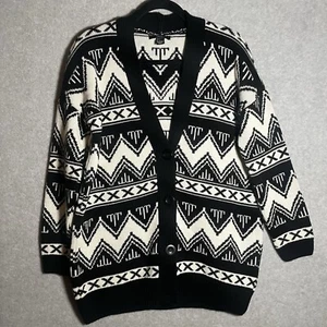 Forever 21 Black & White Aztec Long Sleeve Heavy Weight Sweater Cardigan Small - Picture 1 of 6