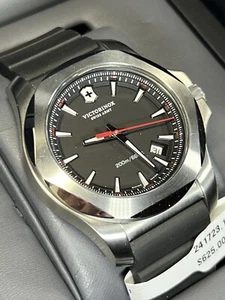 VICTORINOX INOX Men’s Swiss Quartz Watch Black Rubber Strap V241723 20ATM Ø43m - Picture 1 of 11