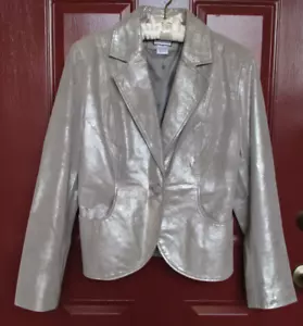 Chaqueta Blazer Mythology Talla 12 Bolsillos Metálicos Dorados 100% Cuero Forrada Usada en Excelente Condición - Imagen 1 de 4