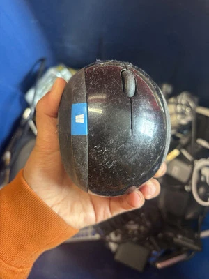 Microsoft Sculpt Ergonomic Mouse Surface Edition 1560 Untested - Image 1 of 2