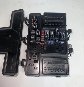 2013 FORD FUSION  JUNCTION FUSE RELAY CONTROL BOX DG9T14A067BF-02 OEM - Picture 1 of 3