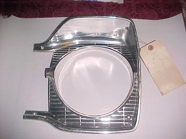 1965 Plymouth Belvedere left headlight bezel trim frame 2445241 Foto 1 de 3