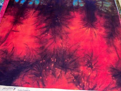 Licuadora roja y oscura de 1/2 yarda "Color Flash" de tela de edredón de algodón Free Spirit BTHY Foto 1 de 4