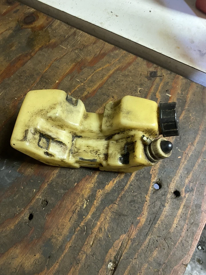 Conjunto de tanque de combustible recortadora de cuerda Husqvarna 24R OEM envío gratuito Foto 1 de 1