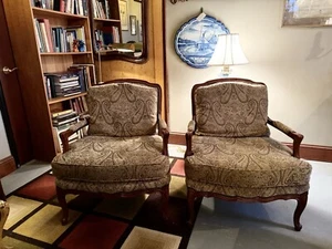 Pair Vintage 1980s Baker Furniture French Provincial Style Fauteuil Arm Chairs - Picture 1 of 10