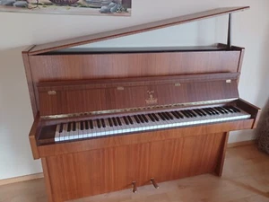 Willis Klavier mit Renner Mechanik, 440 Hz Stimmung - Bild 1 von 2