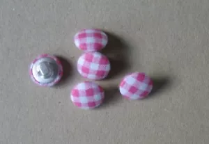 CRAFT-SEWING/KNITTING-BUTTONS 5 x 13mm Pink Gingham Covered Shank Buttons - Picture 1 of 1