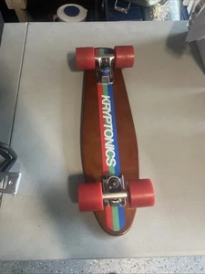 Patineta Kryptonics estampada Fat Wheels tabla corta 1965 - Imagen 1 de 7