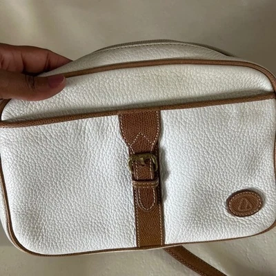 Сумка через плечо Liz Claiborne белая кожа винтажная 90-е с пряжкой акцент сумочка - Изображение 1 из 4