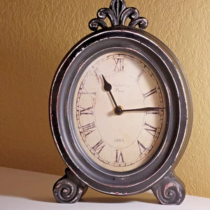 Retro/Vintage Inspired Decorative Wood Shelf Clock Battery Operated Runs Great! - Picture 1 of 7