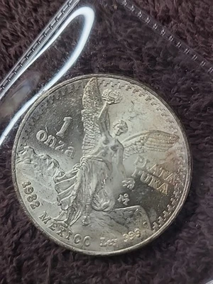1982 Mexican Libertad Onza Toned 1 oz Silver Coin - Image 1 of 4