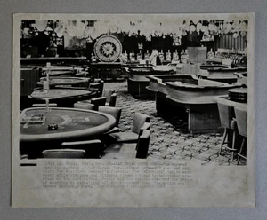 1963 Press Wire Photo Nov. 25, LAS VEGAS SHUTS DOWN Kennedy Period of Mourning - Picture 1 of 14