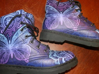 Bonitas botas de cuero moradas Boho Butterfly para mujer talla 9,5 aptas para veganos Foto 1 de 4