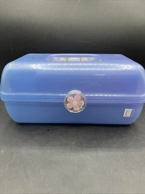 Caja de tocador de maquillaje Caboodles Liquid Metallics azul brillante/púrpura Foto 1 de 4