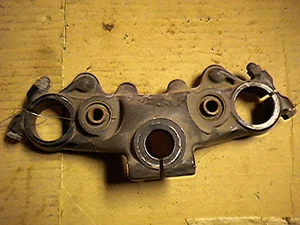 1981 Yamaha XV 750 H front fork top triple tree - Picture 1 of 2